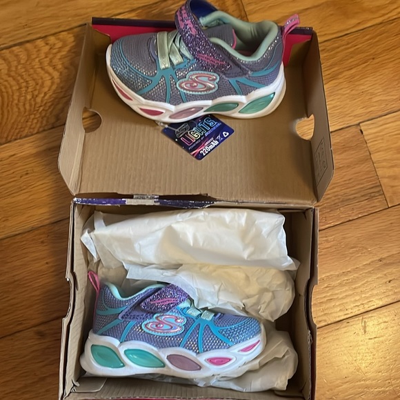 SKECHERS Toodler running shoes. - Picture 8 of 11